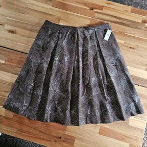Beautiful Silk Embroidered Floral Pleated Skirt NWT